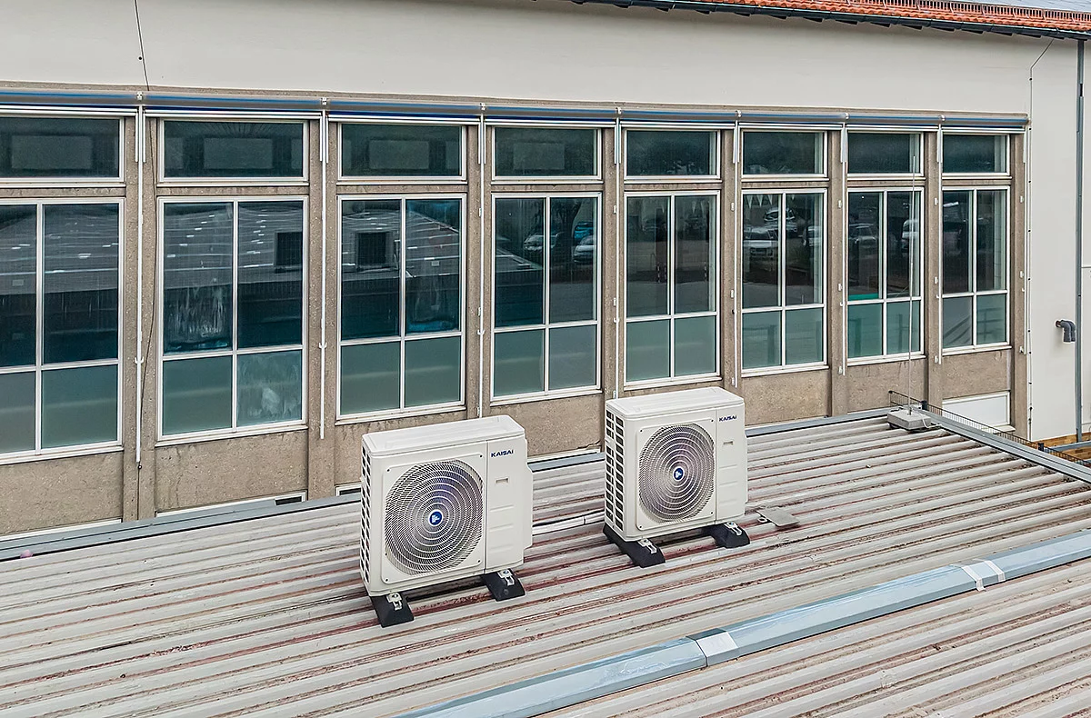 Technische Ausstattung der FAGSI Containeranlage am Förderzentrum Vohenstrauß mit energieeffizienter Klimatisierung.